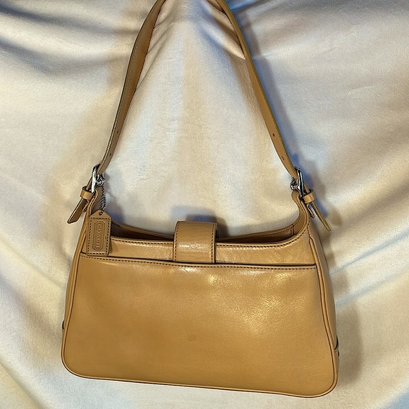 🍞 Tan Coach leather purse - Picture 2 of 9